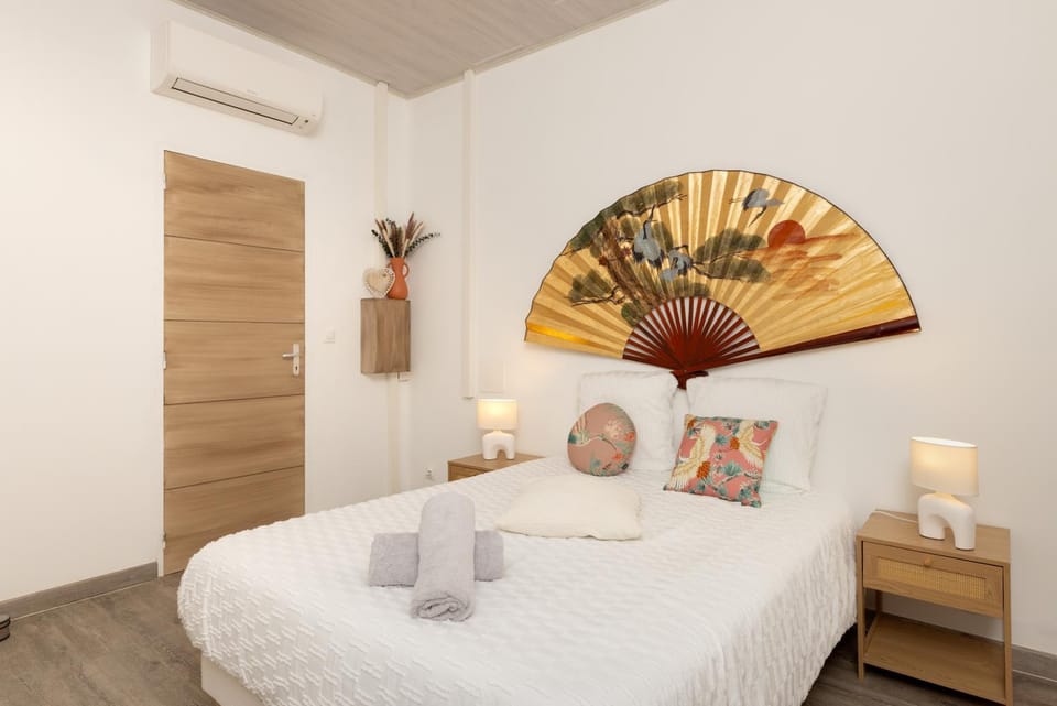 Photo of the whole room, Bedroom, heating, towels, air conditioner