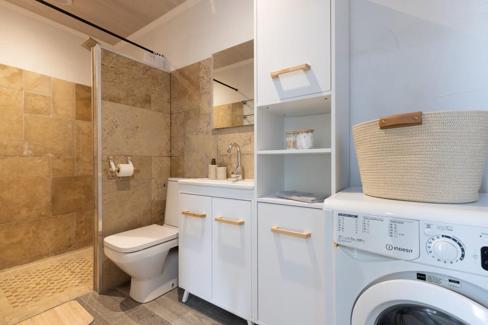Shower, Toilet, Bathroom, washing machine