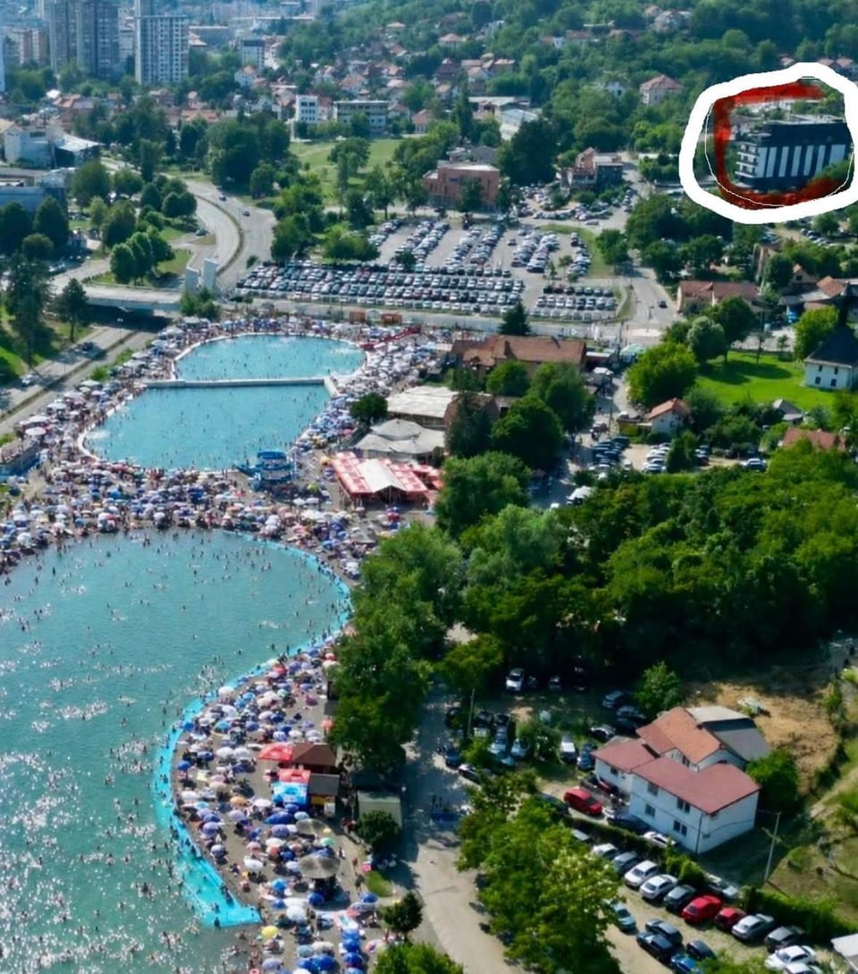 Property building, Bird's eye view, Beach, City view, Lake view, Location, Parking