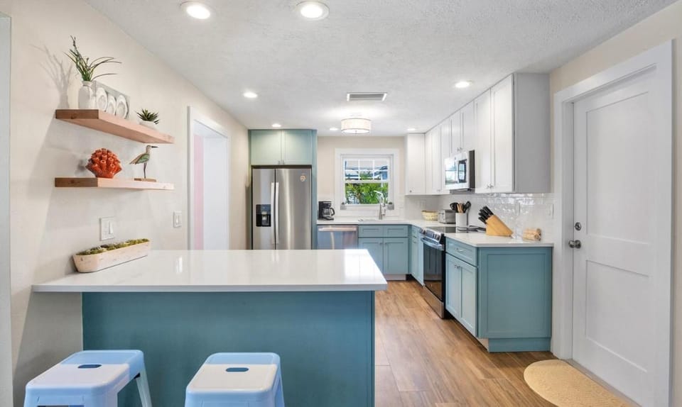 Canal Front Home, Dockside Paradise by SeaBreeze Vacation House in Anna Maria Island