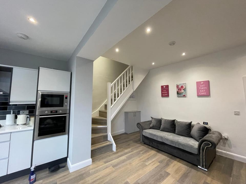 Kitchen or kitchenette, Living room, Seating area