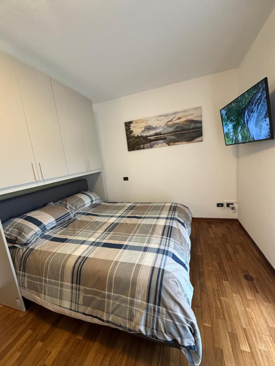 Communal lounge/ TV room, Bed, TV and multimedia, Photo of the whole room, Bedroom