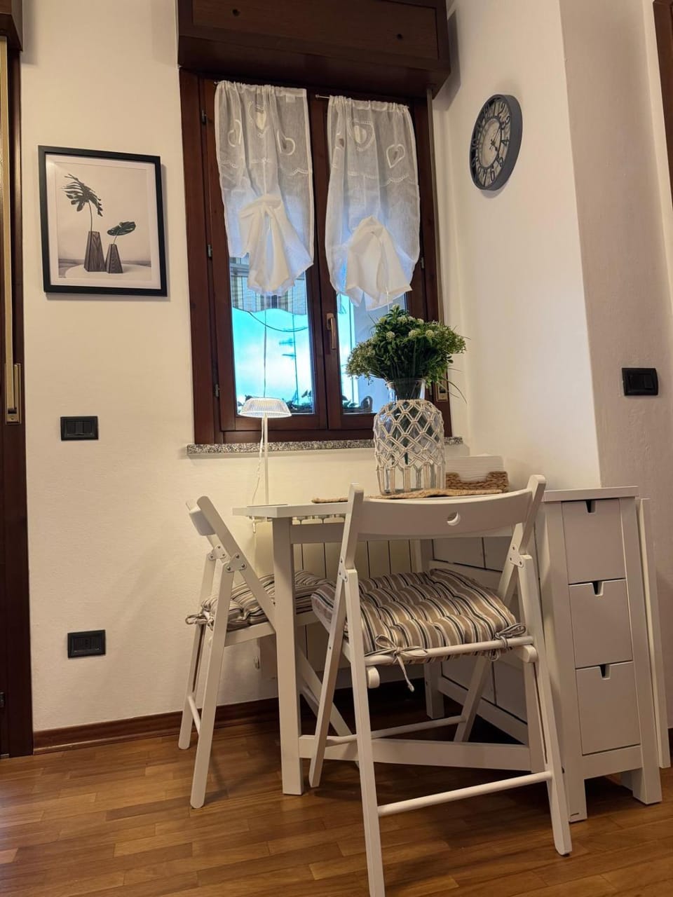 Seating area, Dining area
