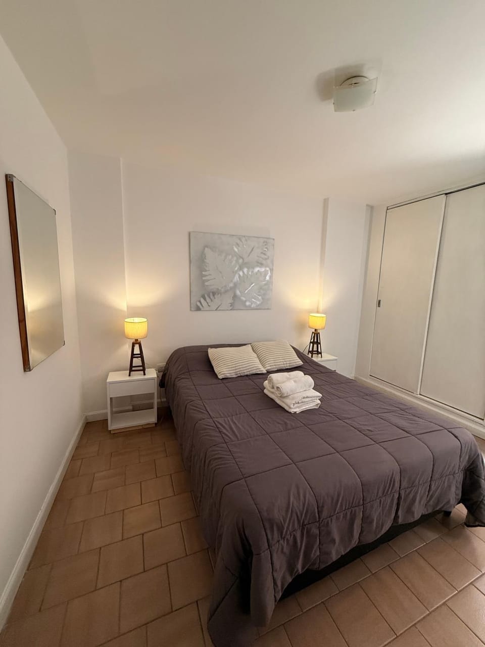 Bed, towels