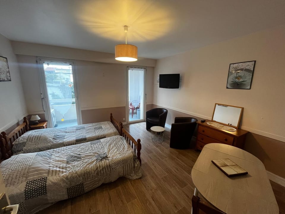 Property building, Living room, Bedroom