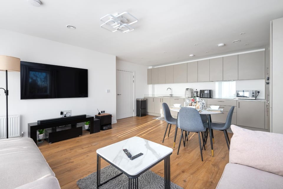 TV and multimedia, Kitchen or kitchenette, Living room, Dining area, oven