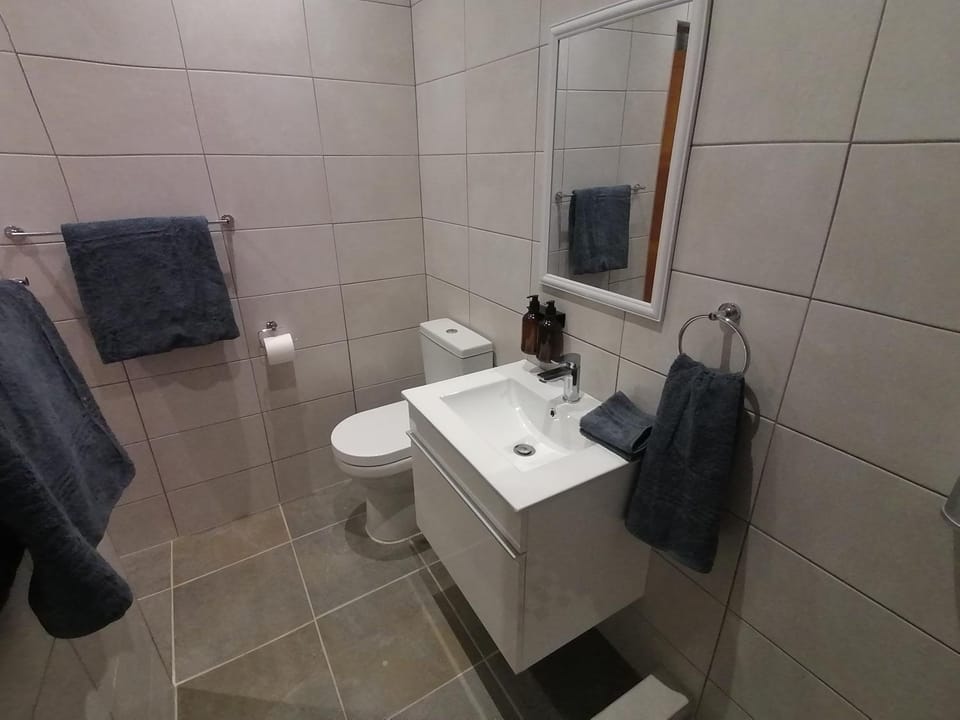 Toilet, Bathroom, towels