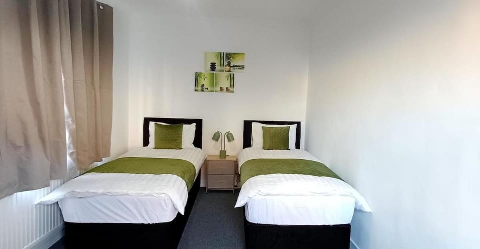 Prime Town Centre-Location-Station-WiFi-Parking Apartment in Luton