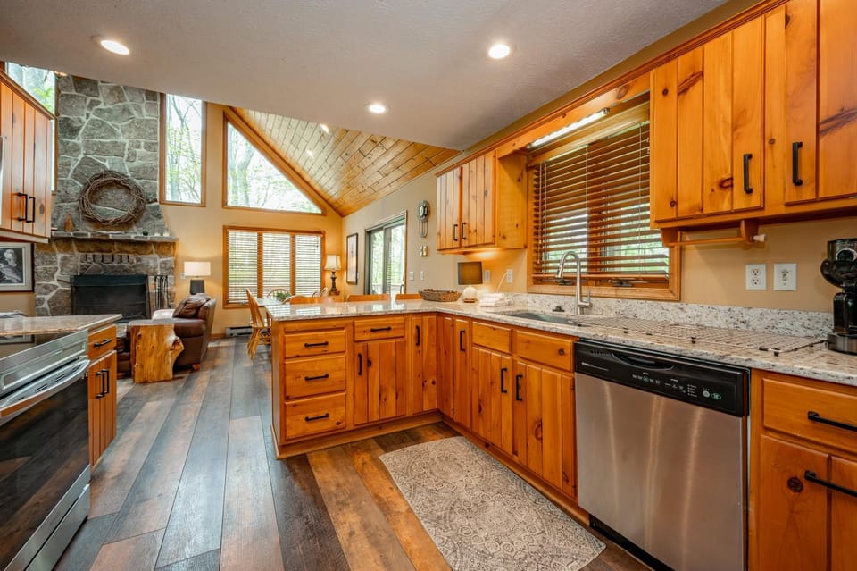 Hemlock Chalet House in Deep Creek Lake