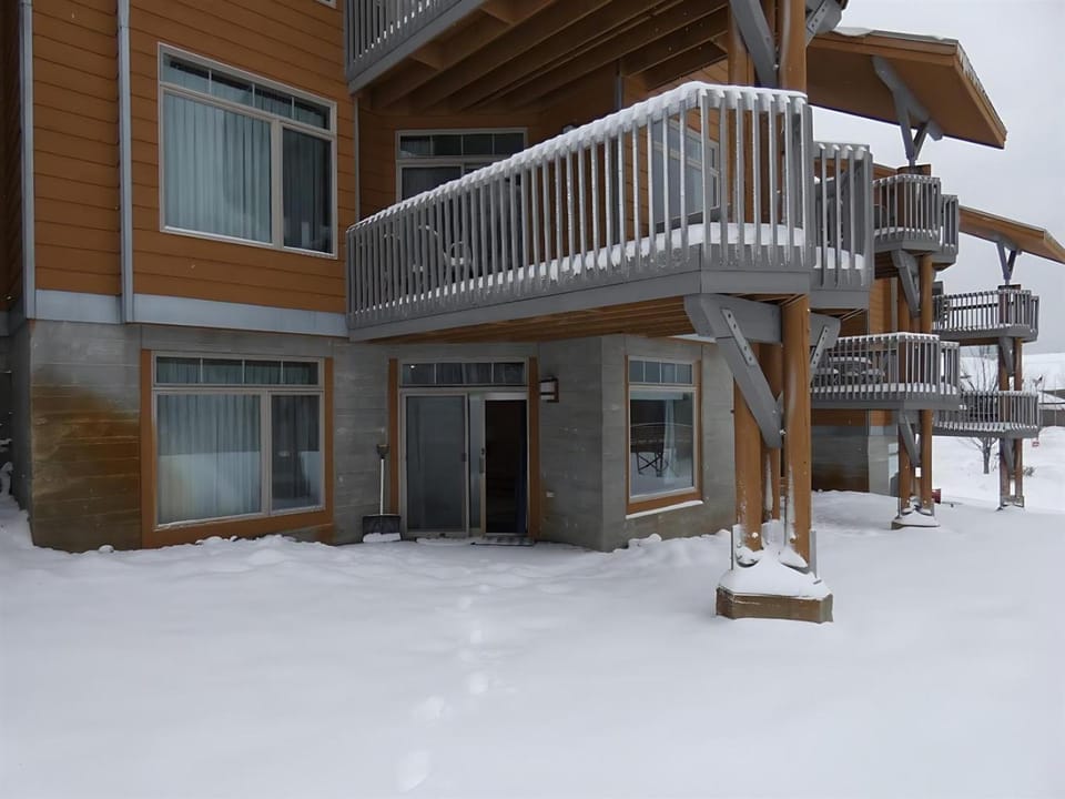 Blue Bird Sky - Ski and Golf Lodge Apartment in Michigan