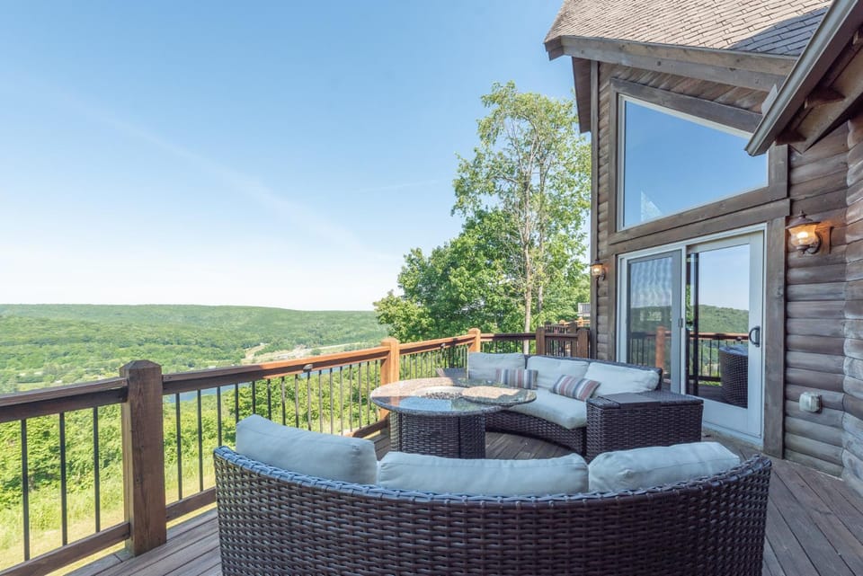 Highlands Hideaway House in McHenry
