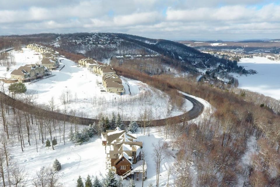 Highlands Hideaway House in McHenry