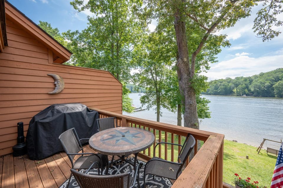 Hook, Wine & Sinker House in Deep Creek Lake