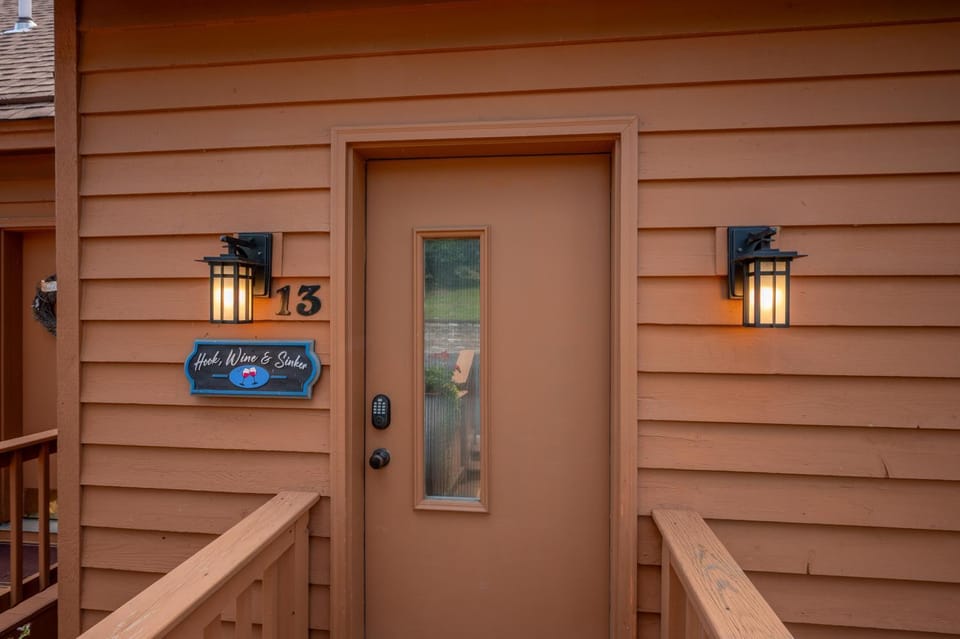 Hook, Wine & Sinker by Railey Vacations House in Deep Creek Lake