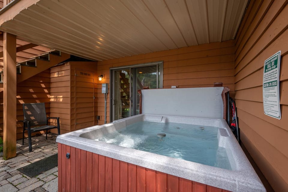 Hook, Wine & Sinker by Railey Vacations House in Deep Creek Lake