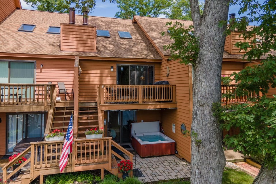 Hook, Wine & Sinker by Railey Vacations House in Deep Creek Lake