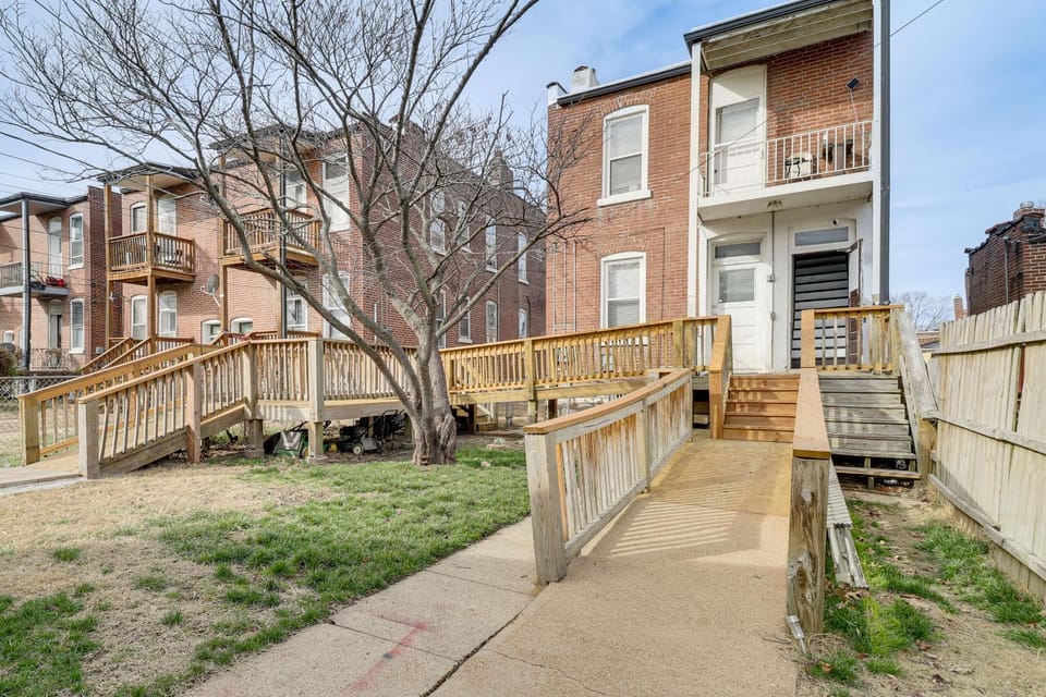 Walk to Carondelet Park: Quiet Couple's Getaway Apartment in Saint Louis