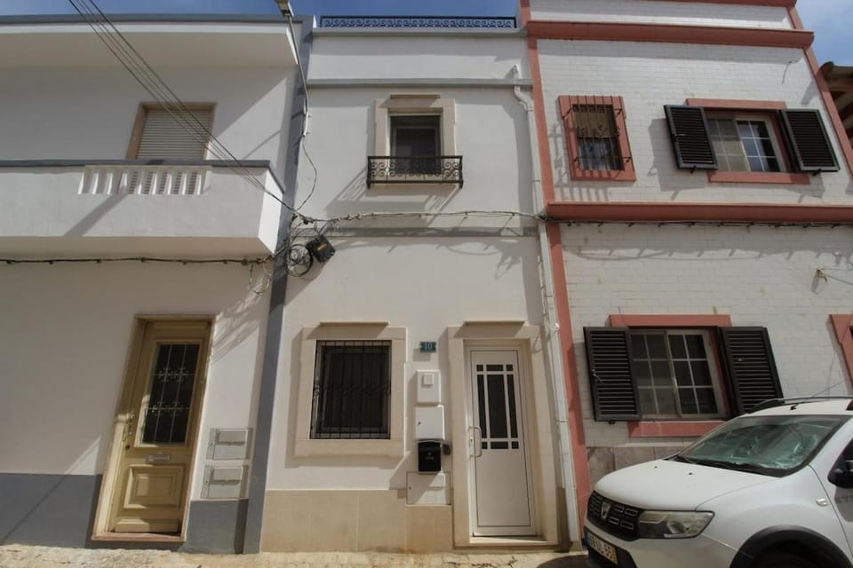 Property building, Location