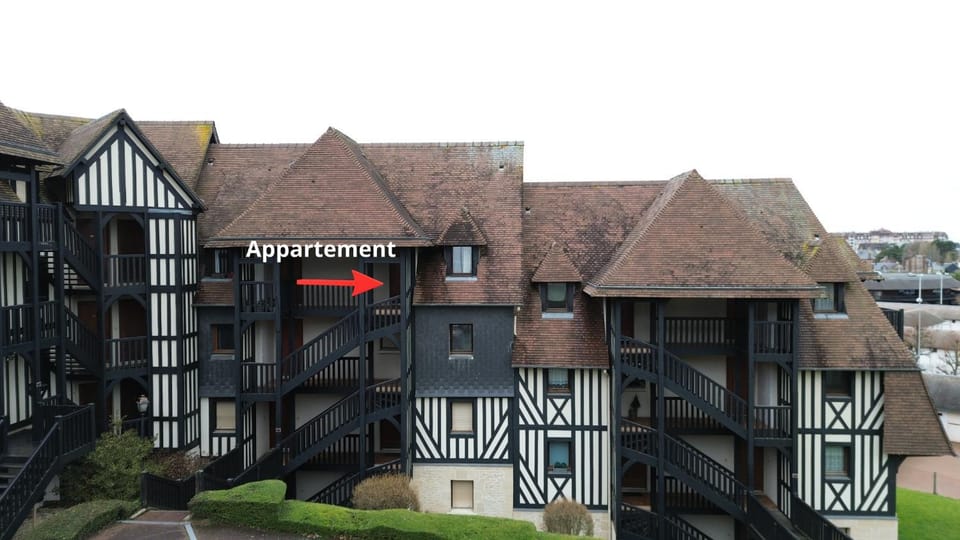 Property building, Day, Bird's eye view