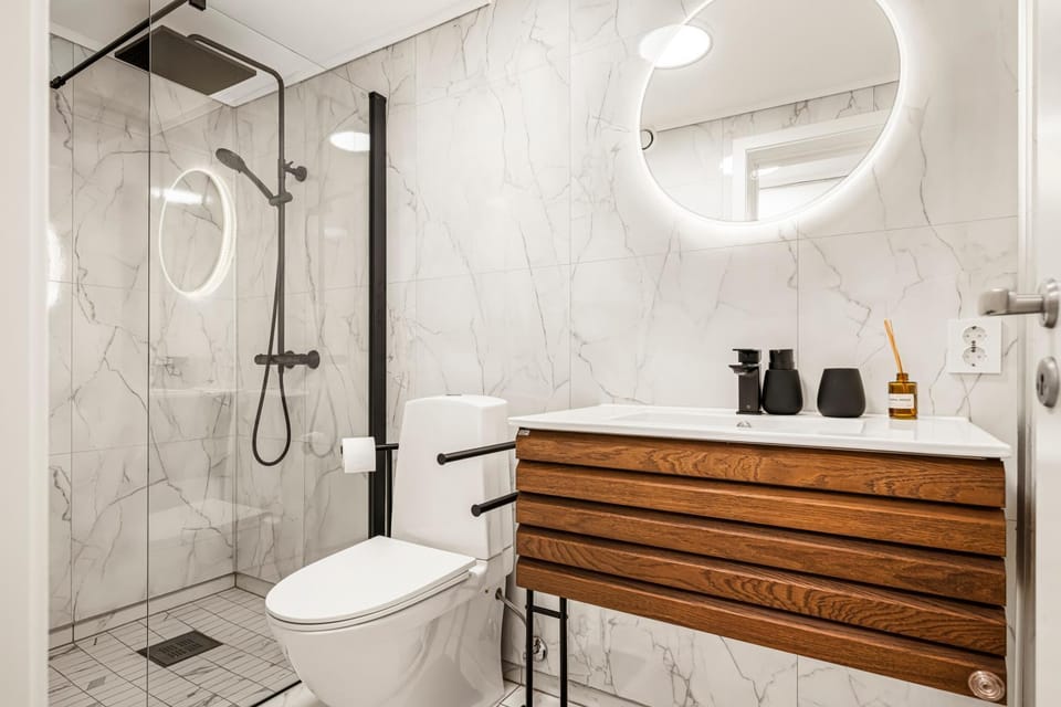 Shower, Toilet, Bathroom