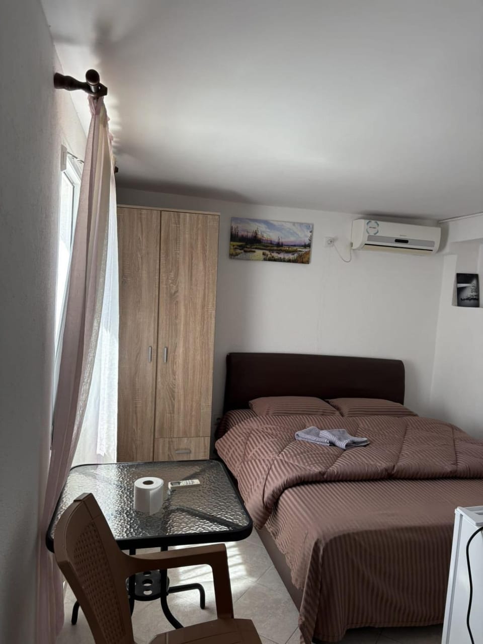 Bed, Bedroom, air conditioner