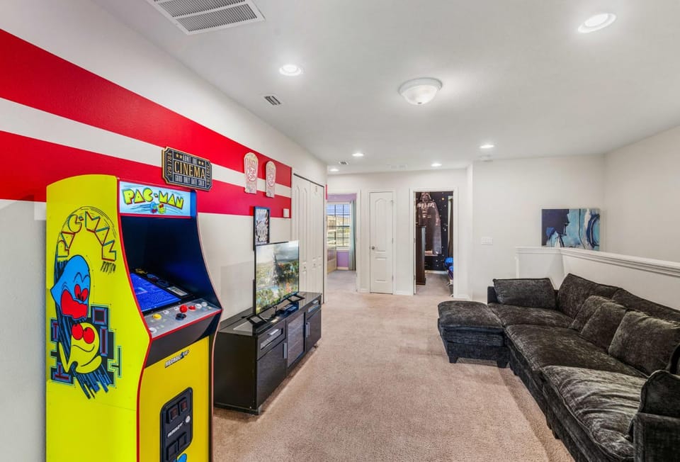 Spacious 5BR Villa w Pool Near Theme Parks Villa in Four Corners