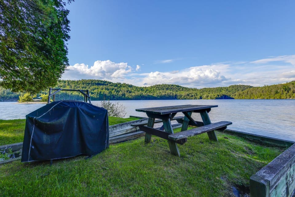 Expansive Eagle Lake Escape w/ Boathouse + Beach Villa in Eagle Lake