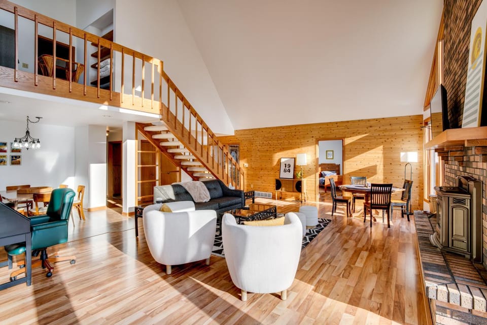 All-Season Lodge 40 Acres: Walk to Elkhart Lake! House in Wisconsin