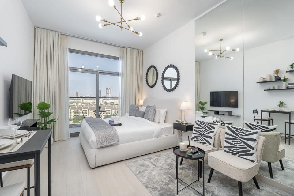 Free housekeeping visits during your stay - StayShort - Chic Studio in Laya Heights Perfect for 2 Apartment in Dubai