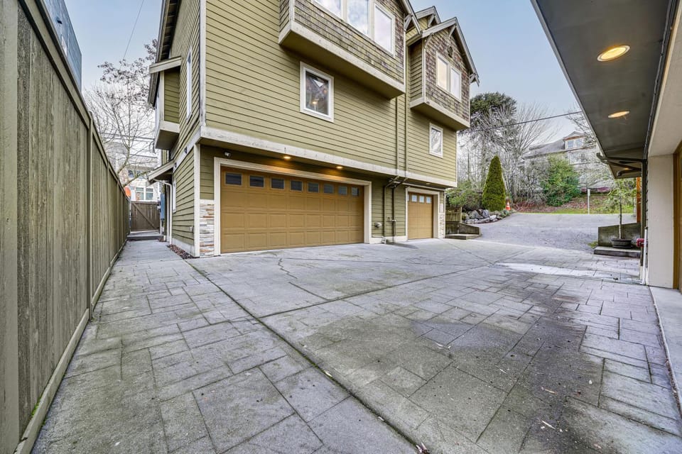 2 Mi to Matches at Lumen Field! Seattle Townhome House in Seattle