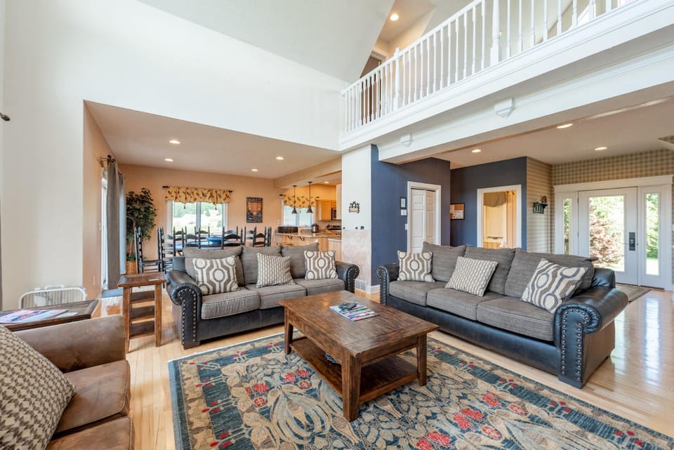 Breeze Alley by Railey Vacations House in Deep Creek Lake