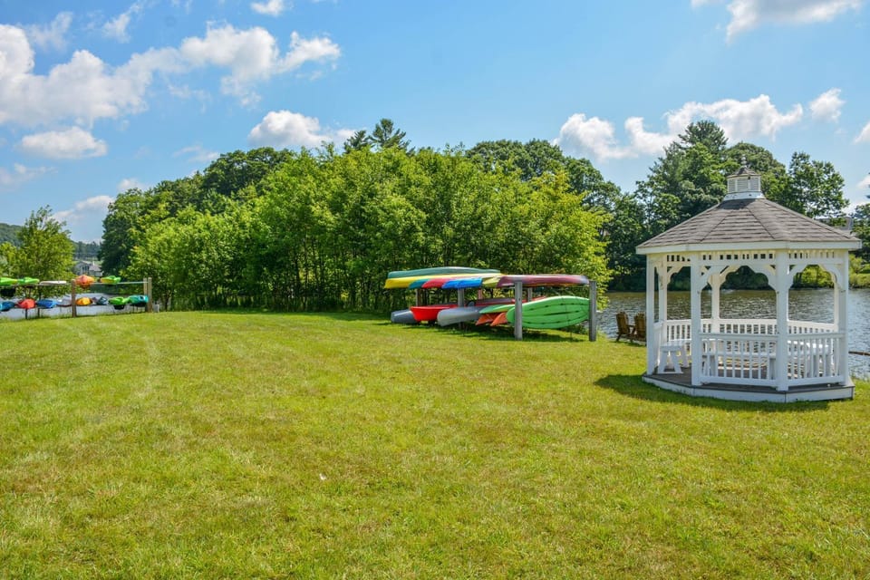 Breeze Alley by Railey Vacations House in Deep Creek Lake