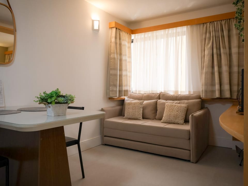 TV and multimedia, Living room, Dining area