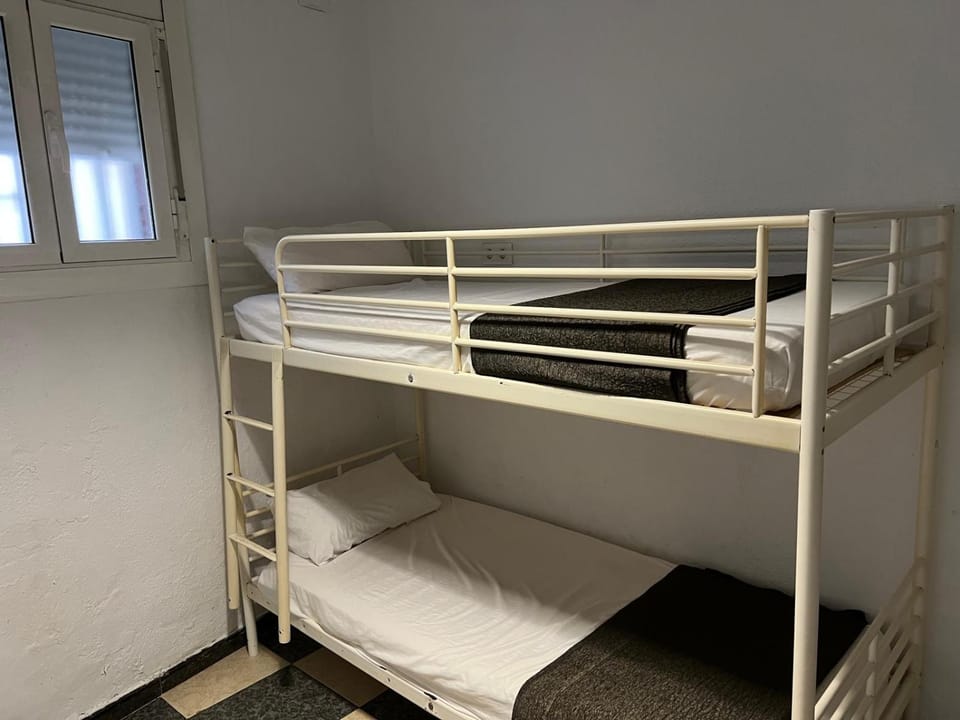 Bedroom, bunk bed