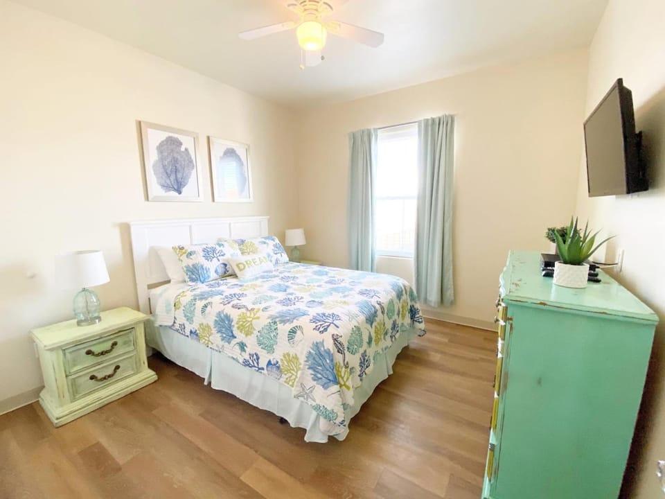 Have a beachy time at this 5 star townhome! House in North Padre Island