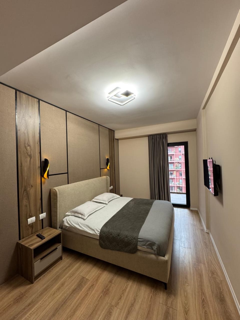 Bed, TV and multimedia, Photo of the whole room, Bedroom, towels, wardrobe