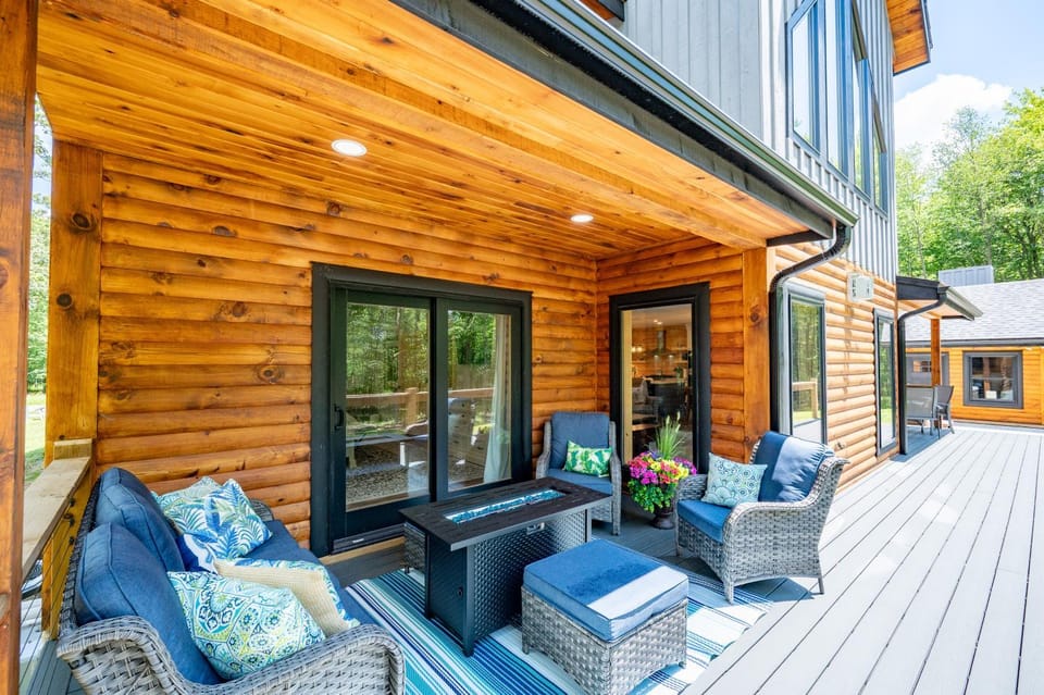 Set In Stone by Railey Vacations House in McHenry