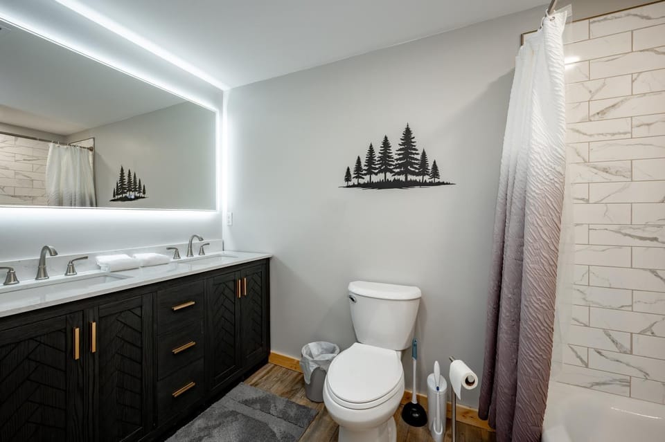 Set In Stone by Railey Vacations House in McHenry