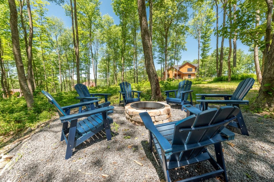 Serenity Summit by Railey Vacations House in Deep Creek Lake