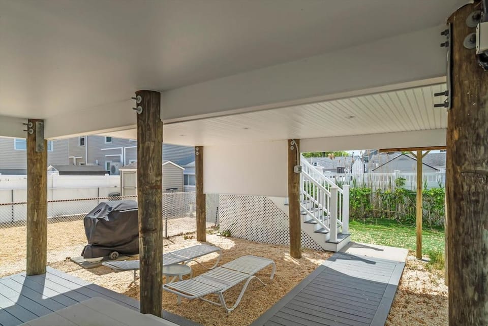 3 Bedroom 2 and half Baths 2 blocks to beach and boardwalk 8 beach badges Villa in Seaside Heights