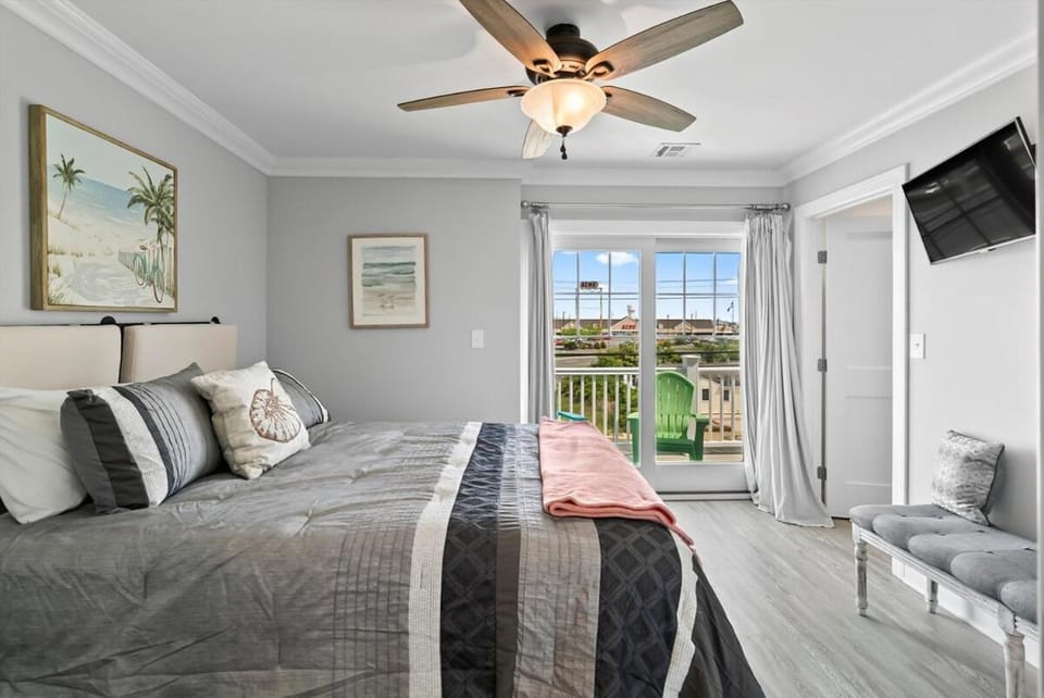 3 Bedroom 2 and half Baths 2 blocks to beach and boardwalk 8 beach badges Villa in Seaside Heights