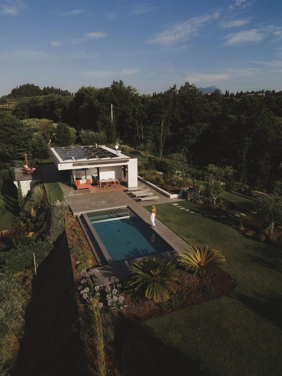 Property building, Garden, Swimming pool