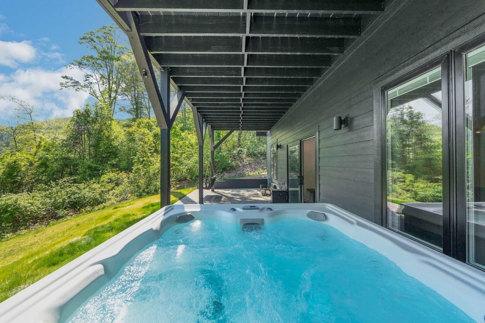 Modern A-Frame Cabin with Panoramic Views Hot Tub Family Friendly Cabin in Asheville