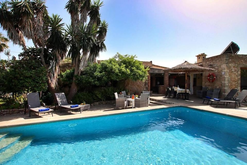Nice house in fantastic location in countryside by Renthousing House in Raiguer