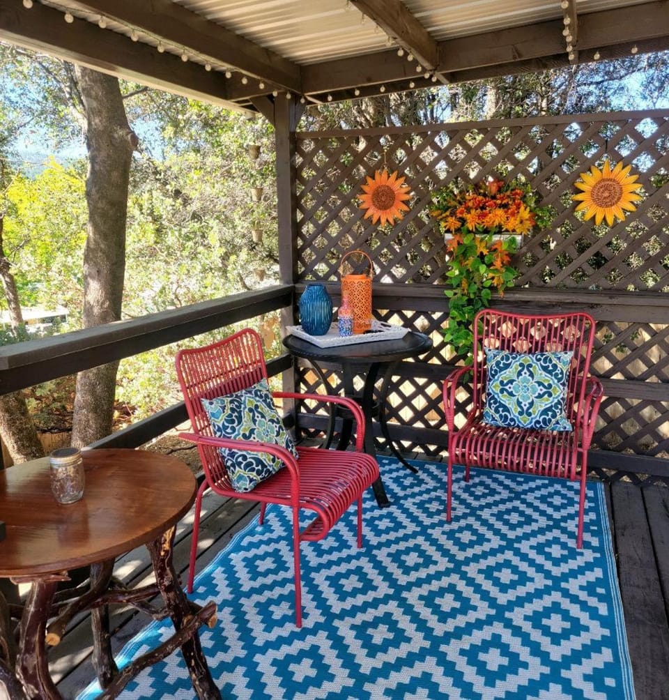 Patio, View (from property/room), Seating area, Garden view