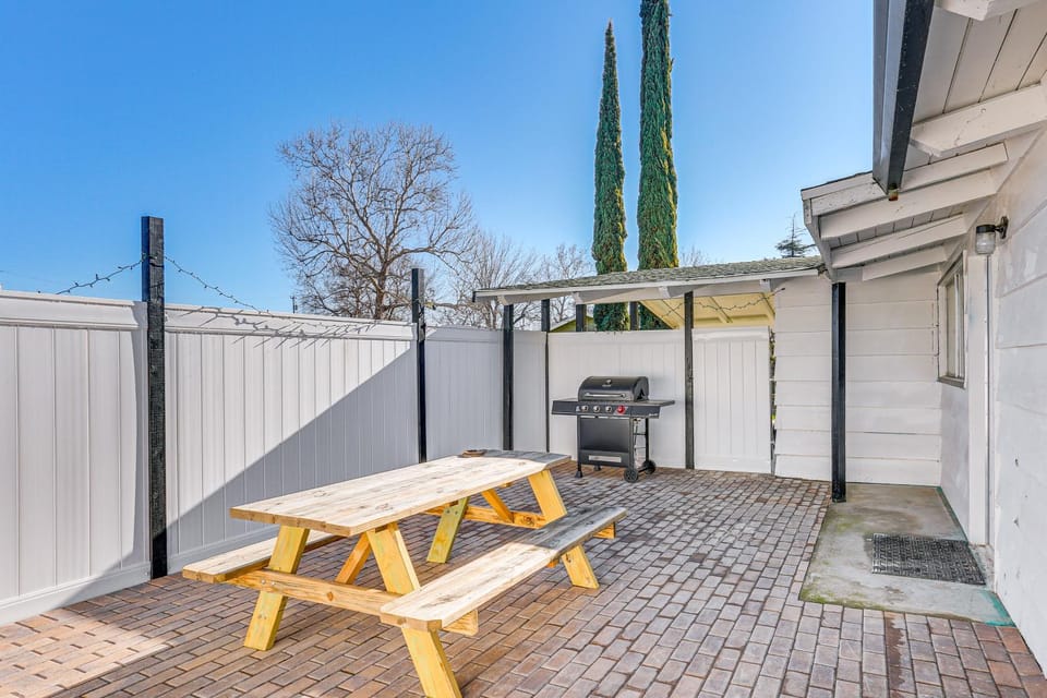 1 Mi to Main St Eats! Single-Level Red Bluff Home House in Red Bluff