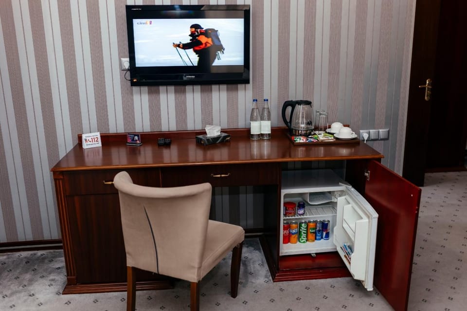 TV and multimedia, Coffee/tea facilities, Kitchen or kitchenette, Dining area