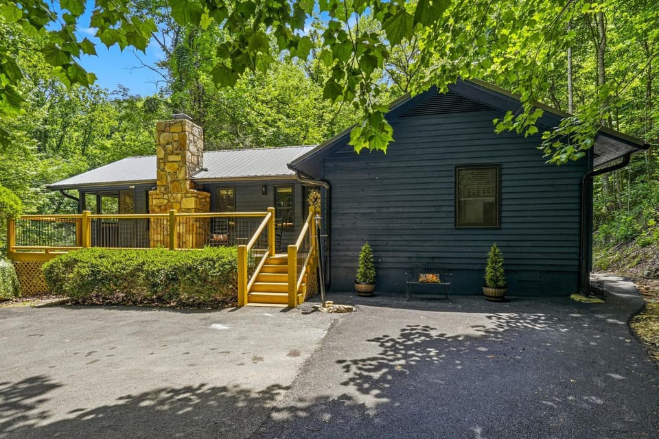 Bear Ridge Hideaway by American Patriot Getaways House in Sevier County