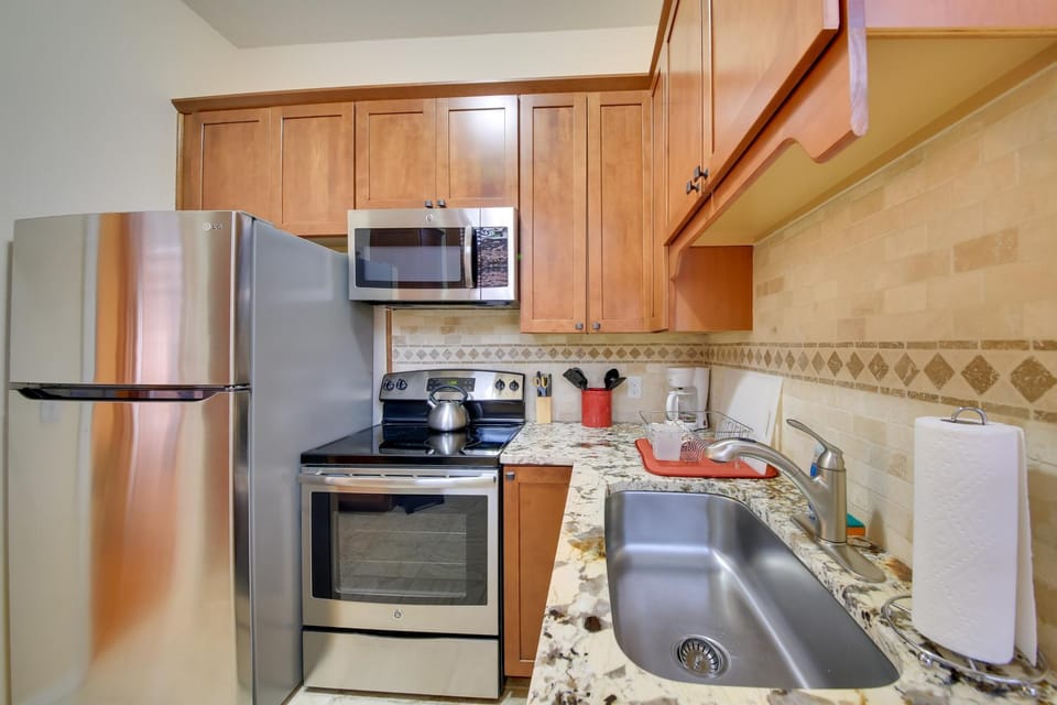 Great for Skiing & Biking! Cozy Dtwn Wallace Condo House in Wallace