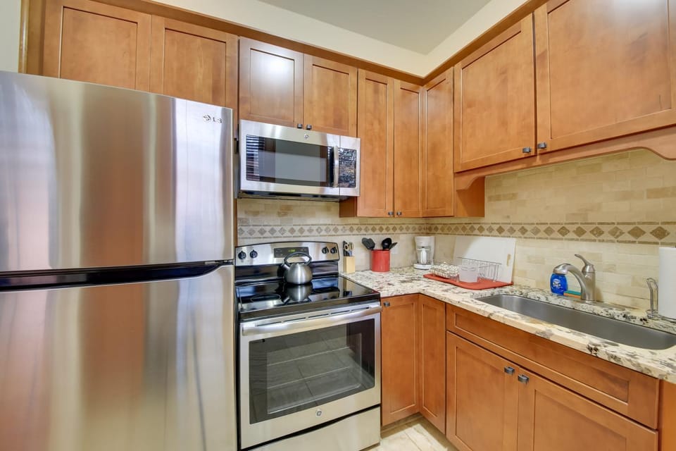 Great for Skiing & Biking! Cozy Dtwn Wallace Condo House in Wallace